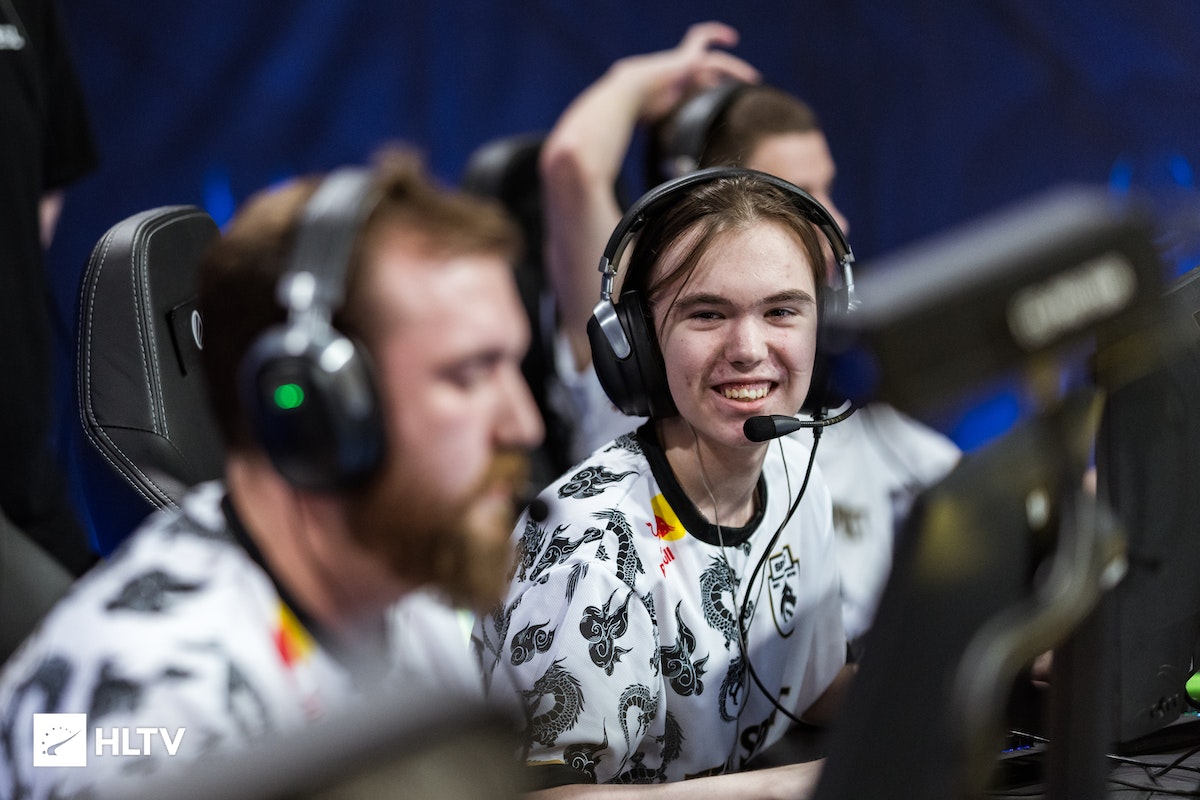 毫无招架之 毫无招架之